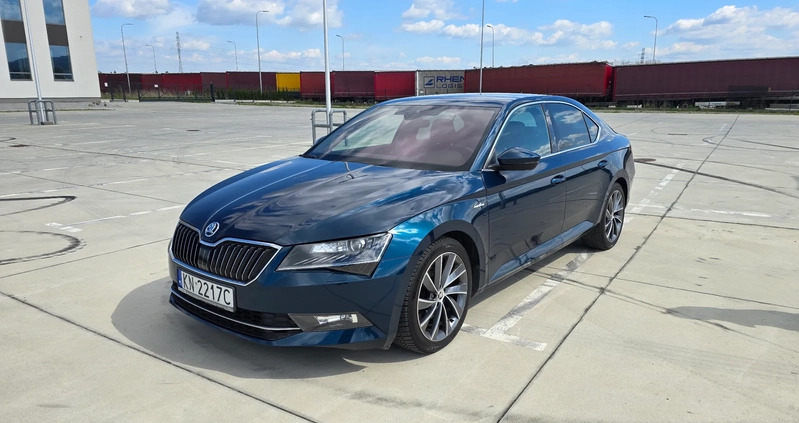 Skoda Superb cena 72900 przebieg: 230550, rok produkcji 2018 z Kępno małe 137